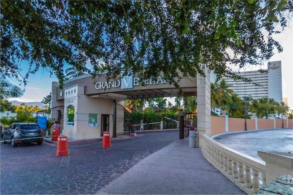 Ocean Front Grand Venetian Corner Condo プエルトバラータ 0*,