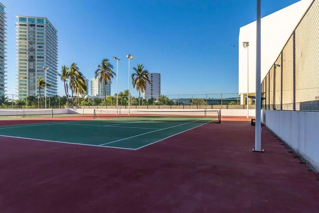 Ocean Front Grand Venetian Corner Condo プエルトバラータ アパート