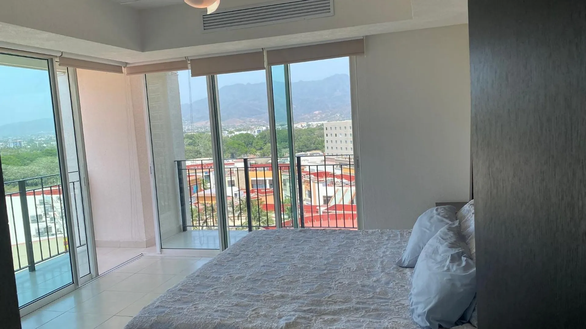 Ocean Front Grand Venetian Corner Condo プエルトバラータ メキシコ
